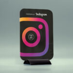 Folge uns auf Instagram - NFC-Tischaufsteller Acrylglas - DIN A5 - Dark-Vision